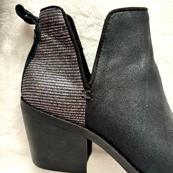 TOMS Everly Black Metallic Leather Cutout Heeled Ankle Bootie--NWT--6 - Picture 7 of 16